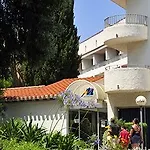 Le Domaine Du Mas Blanc By Popinns