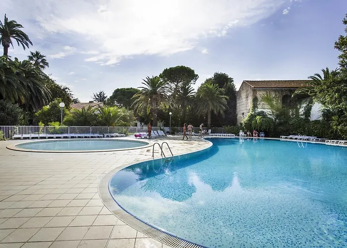 Hotel Le Domaine Du Mas Blanc By Popinns